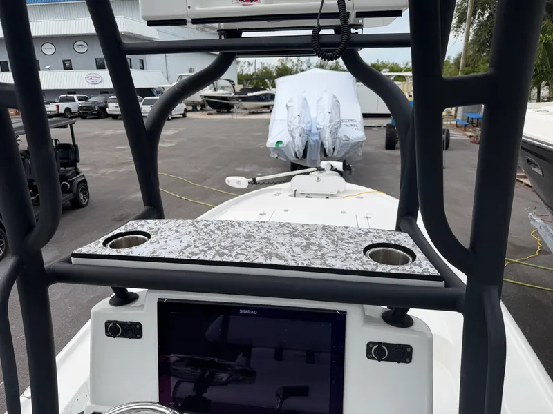 Slide: The Image of Yellowfin 24CE 2019 - 7
