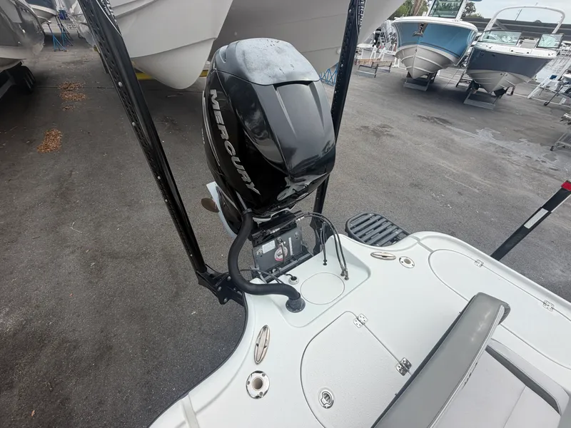 Slide: The Image of Yellowfin 24CE 2019 - 9