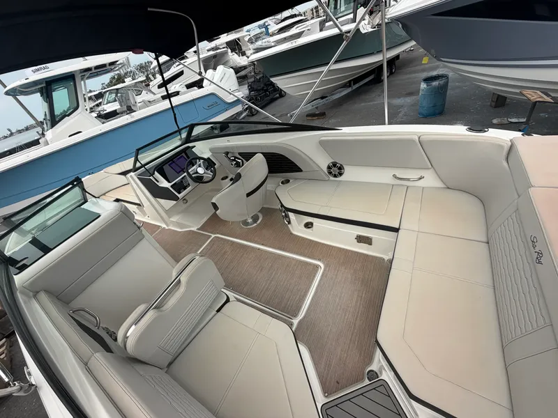 Slide: The Image of Sea Ray 230 SPX OB 2023 - 10