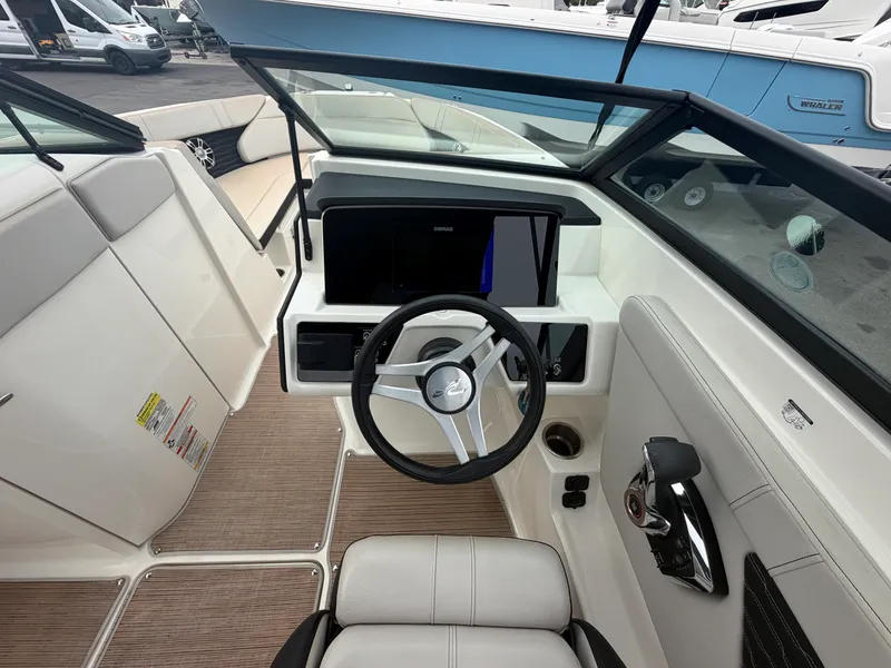 Slide: The Image of Sea Ray 230 SPX OB 2023 - 15