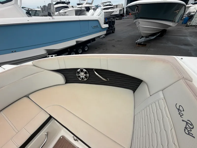 Slide: The Image of Sea Ray 230 SPX OB 2023 - 16