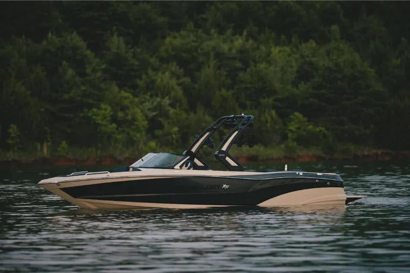 The Image of Mastercraft XT25 2022 - 1