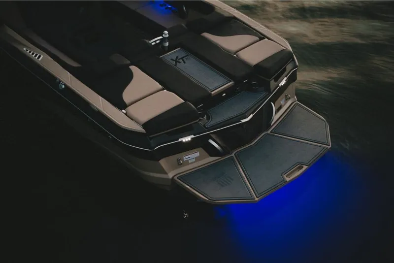Slide: The Image of Mastercraft XT25 2022 - 13