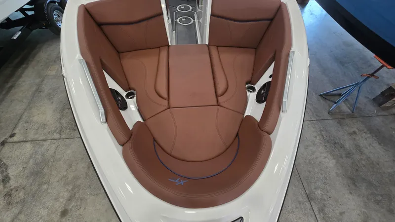 Slide: The Image of Mastercraft XT25 2022 - 16
