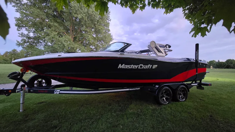 Slide: The Image of Mastercraft XT25 2022 - 29
