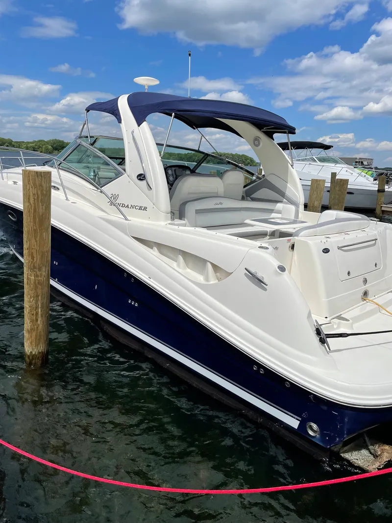 The Image of Sea Ray 390 DA 2005 - 0
