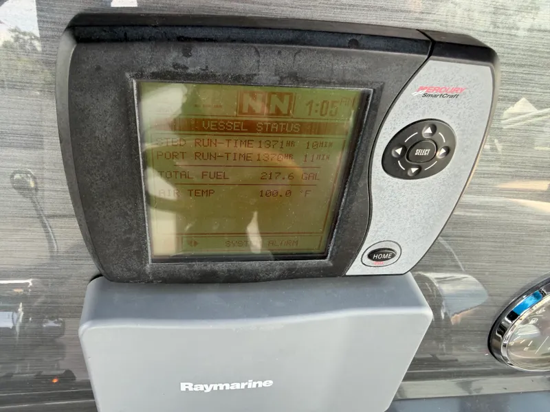 Slide: The Image of Sea Ray 390 DA 2005 - 12