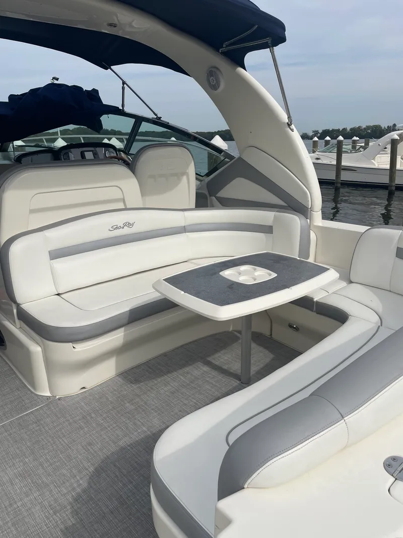 Slide: The Image of Sea Ray 390 DA 2005 - 8
