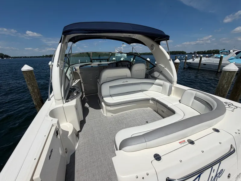 Slide: The Image of Sea Ray 390 DA 2005 - 6
