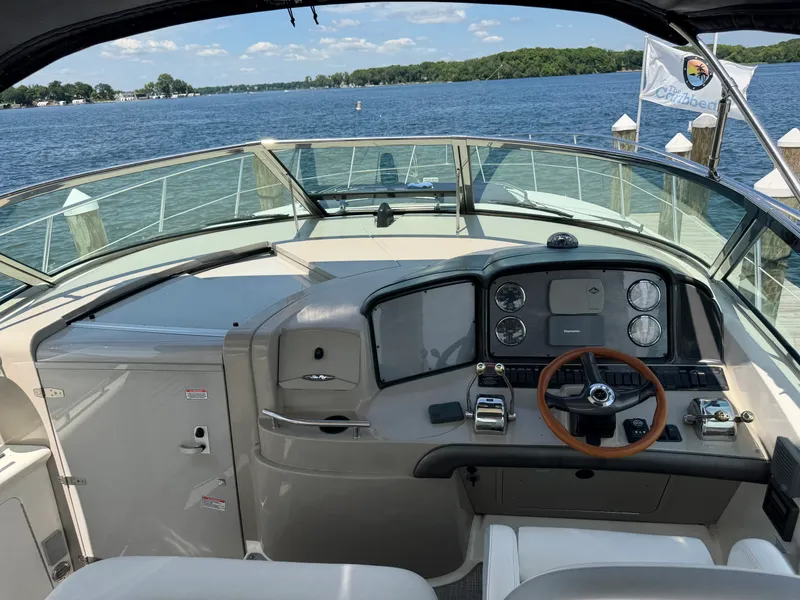 Slide: The Image of Sea Ray 390 DA 2005 - 15