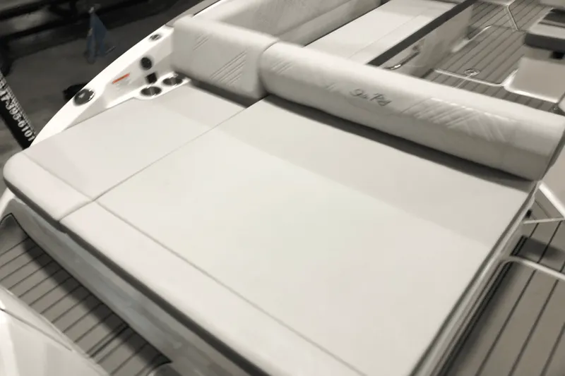 Slide: The Image of Sea Ray SDX 270 Outboard 2025 - 12