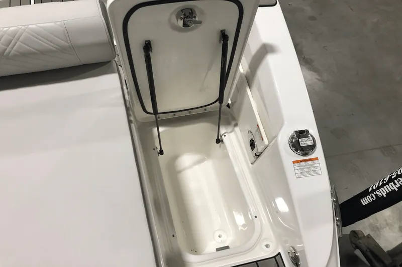 Slide: The Image of Sea Ray SDX 270 Outboard 2025 - 15