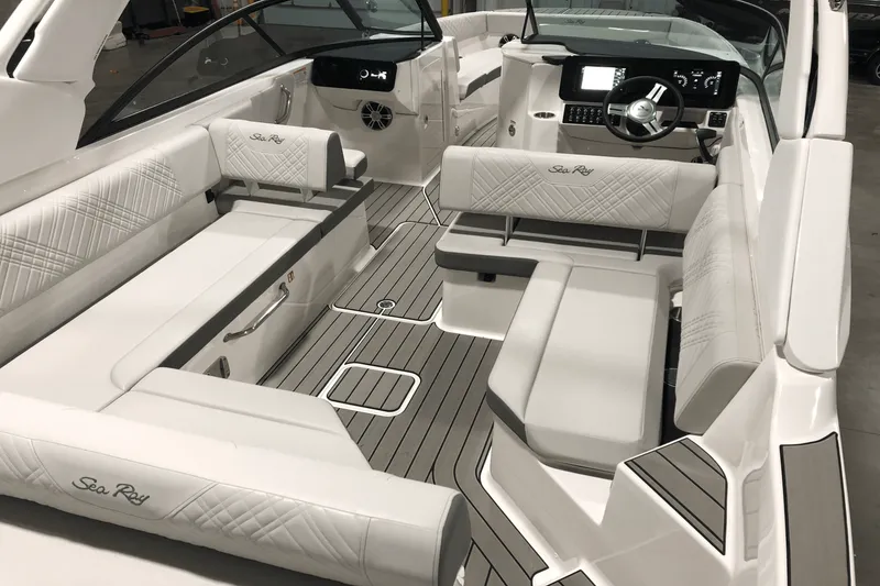 Slide: The Image of Sea Ray SDX 270 Outboard 2025 - 16