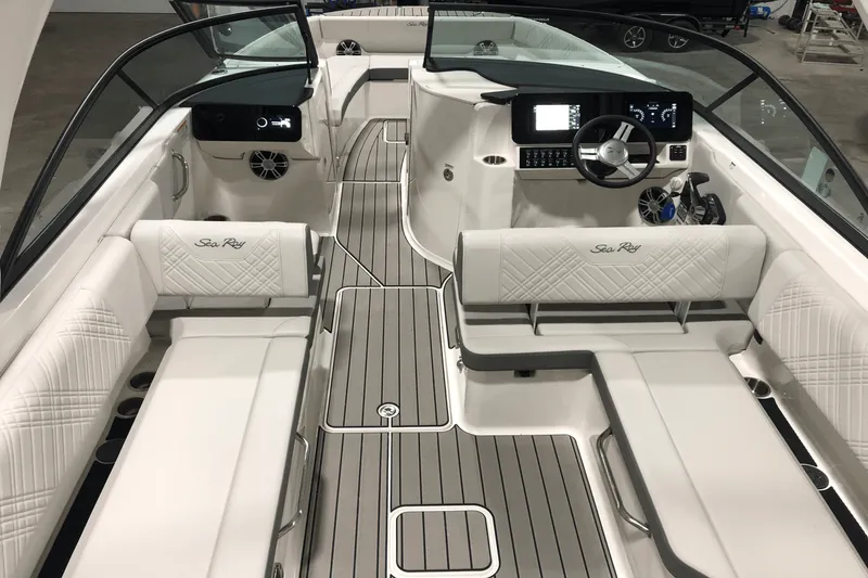 Slide: The Image of Sea Ray SDX 270 Outboard 2025 - 17