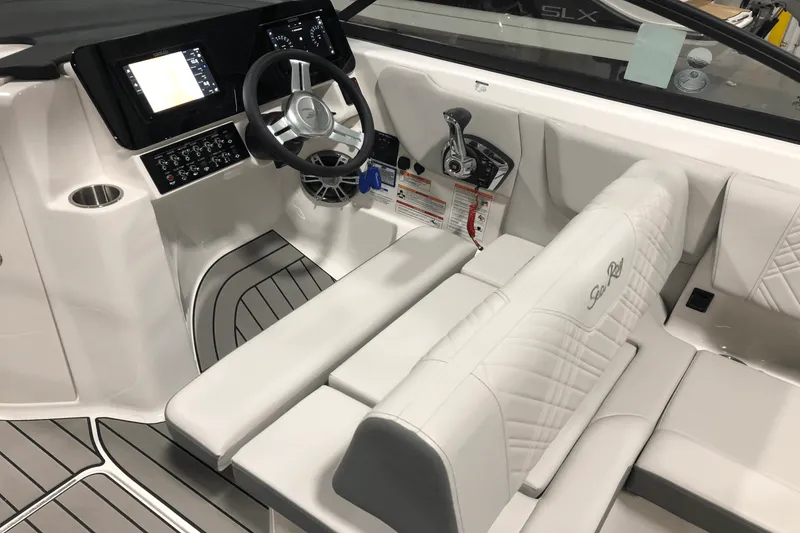 Slide: The Image of Sea Ray SDX 270 Outboard 2025 - 19