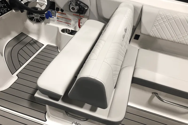 Slide: The Image of Sea Ray SDX 270 Outboard 2025 - 20