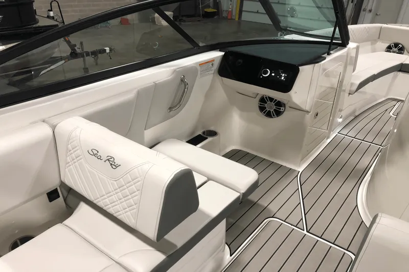 Slide: The Image of Sea Ray SDX 270 Outboard 2025 - 22