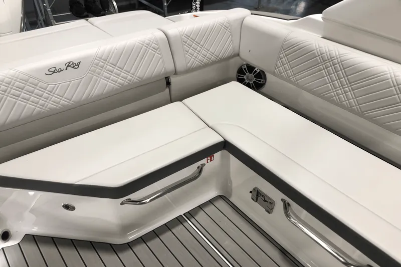 Slide: The Image of Sea Ray SDX 270 Outboard 2025 - 24