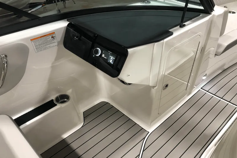 Slide: The Image of Sea Ray SDX 270 Outboard 2025 - 32