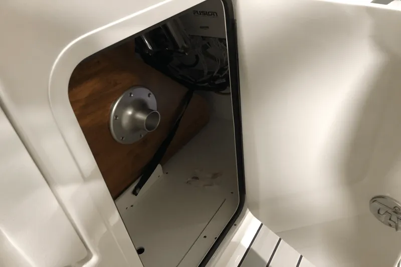 Slide: The Image of Sea Ray SDX 270 Outboard 2025 - 33