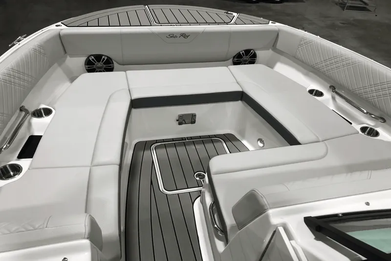 Slide: The Image of Sea Ray SDX 270 Outboard 2025 - 34