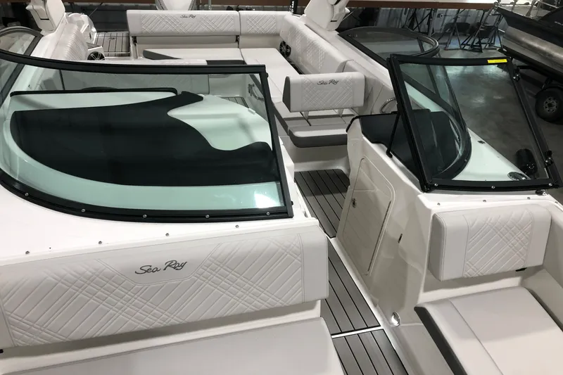 Slide: The Image of Sea Ray SDX 270 Outboard 2025 - 37