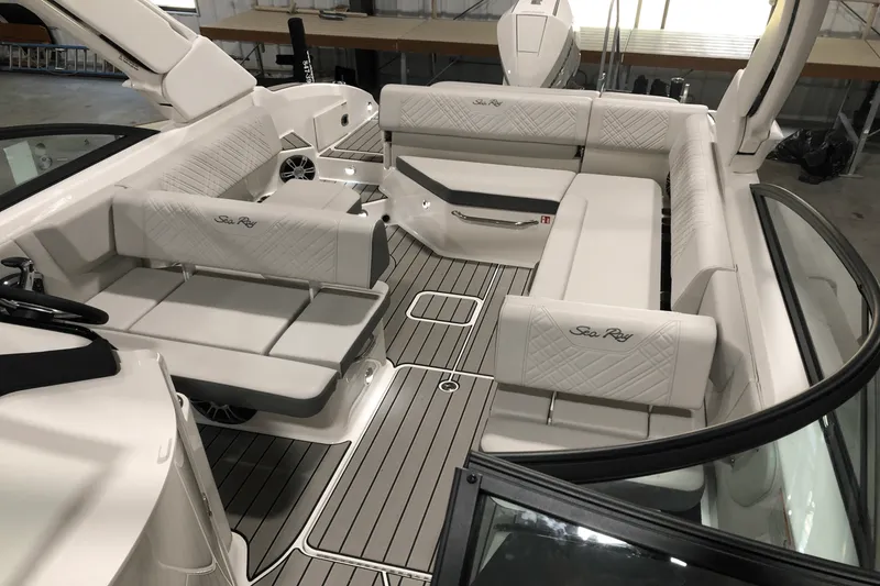 Slide: The Image of Sea Ray SDX 270 Outboard 2025 - 39