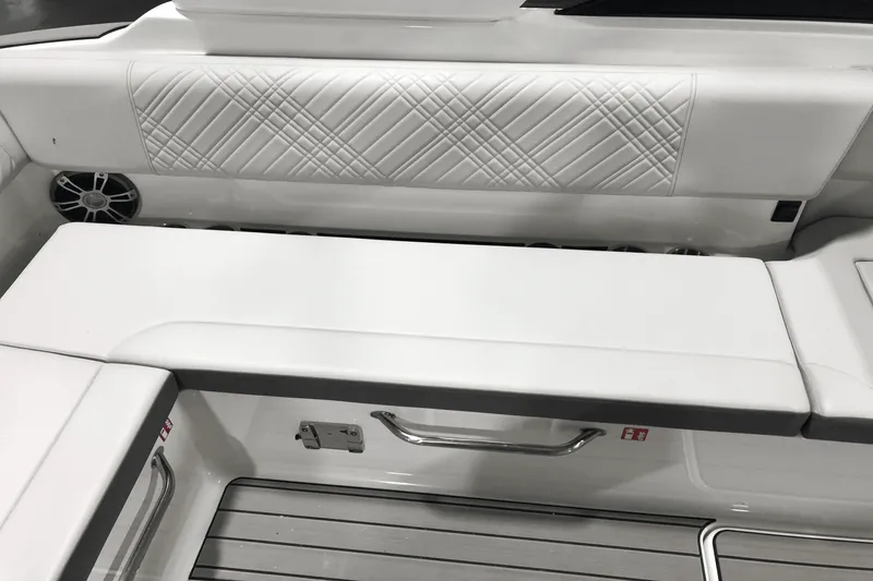 Slide: The Image of Sea Ray SDX 270 Outboard 2025 - 43