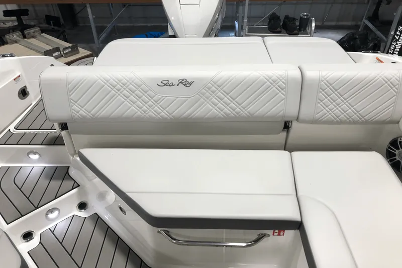 Slide: The Image of Sea Ray SDX 270 Outboard 2025 - 45