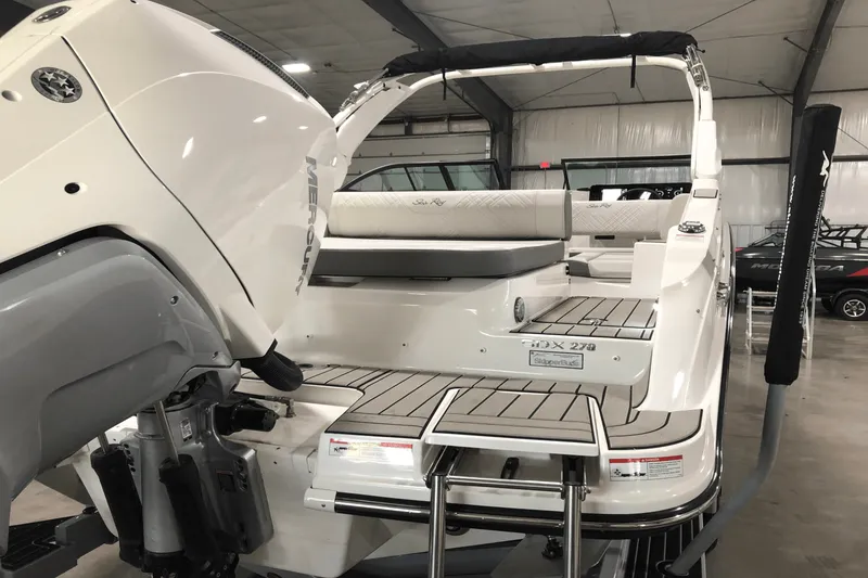 Slide: The Image of Sea Ray SDX 270 Outboard 2025 - 7