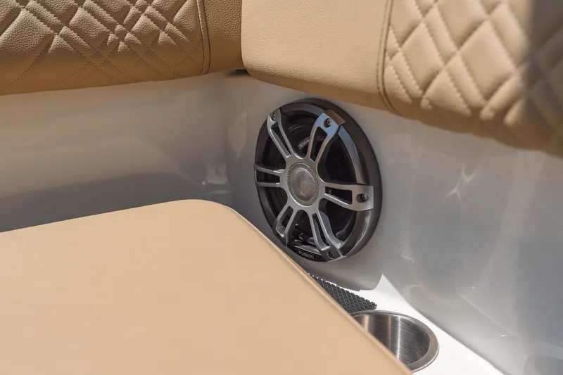 Slide: The Image of Sea Ray SDX 270 Outboard 2025 - 98