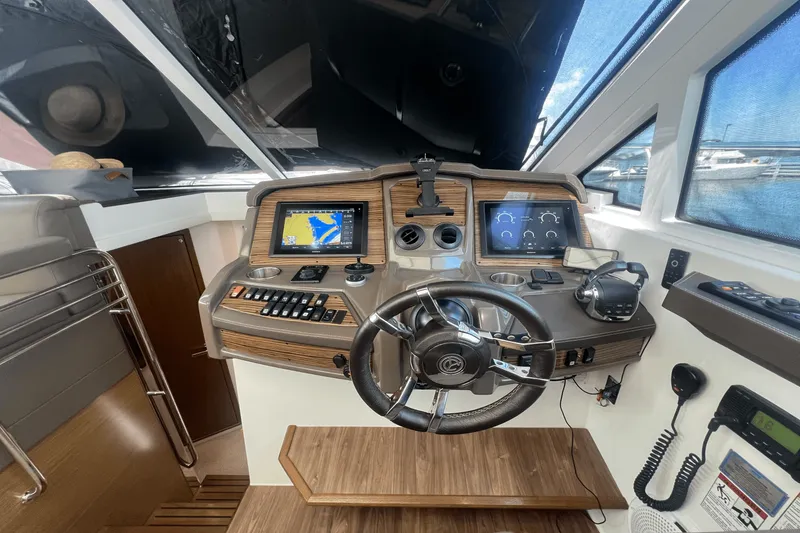 Slide: The Image of Cruisers Yachts 45 CANTIUS 2015 - 22