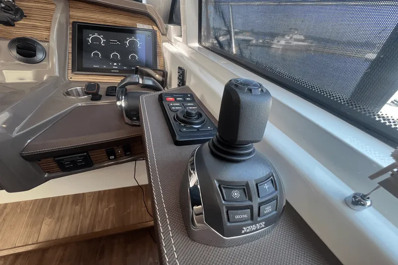 Slide: The Image of Cruisers Yachts 45 CANTIUS 2015 - 24