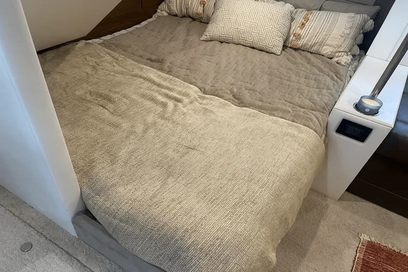 Slide: The Image of Cruisers Yachts 45 CANTIUS 2015 - 31