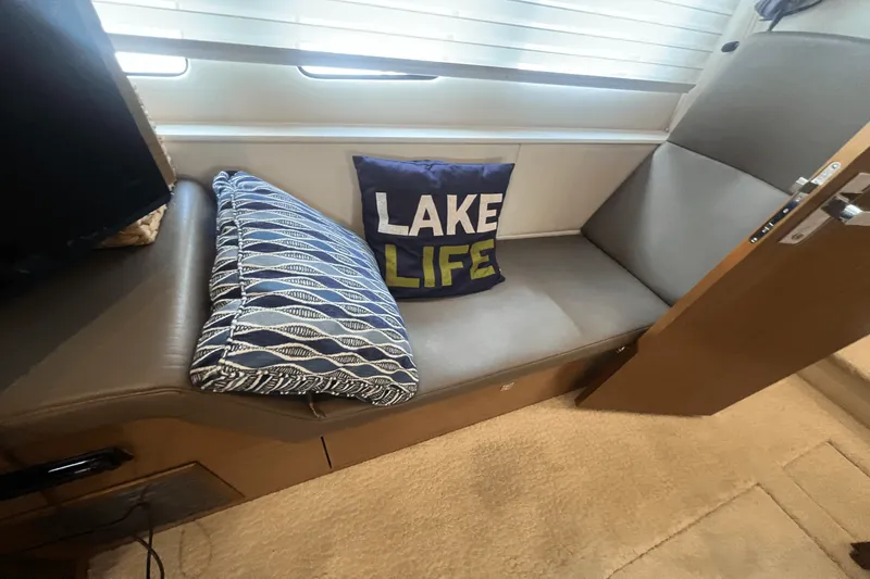 Slide: The Image of Cruisers Yachts 45 CANTIUS 2015 - 32