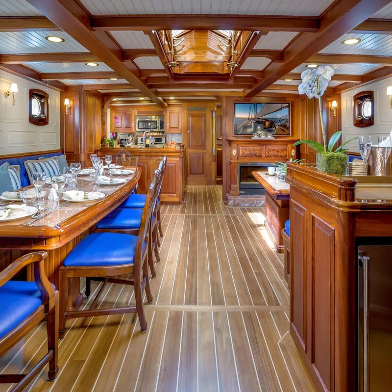 Slide: The Image of SALOON VIEW FORWARD - 4