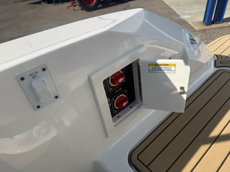 Slide: The Image of Sea Ray 230 SLX 2020 - 22