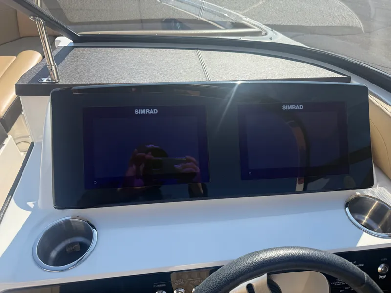 Slide: The Image of Sea Ray 230 SLX 2020 - 38