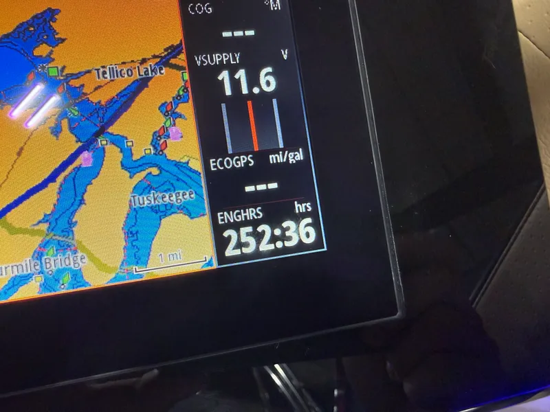 Slide: The Image of Sea Ray 230 SLX 2020 - 42