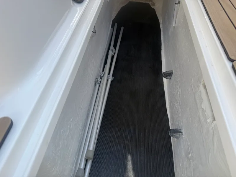 Slide: The Image of Sea Ray 230 SLX 2020 - 46