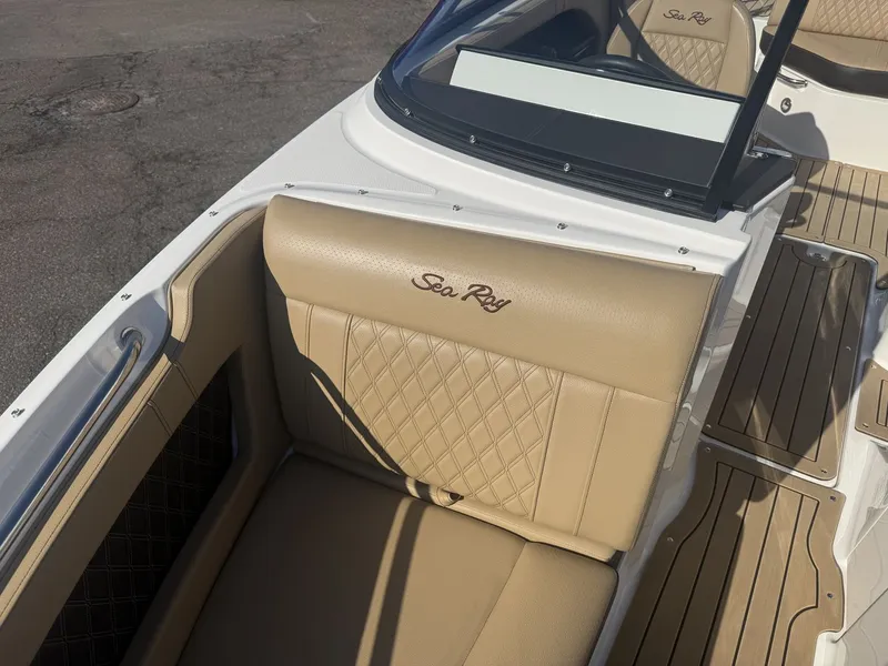 Slide: The Image of Sea Ray 230 SLX 2020 - 51