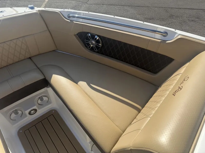 Slide: The Image of Sea Ray 230 SLX 2020 - 53