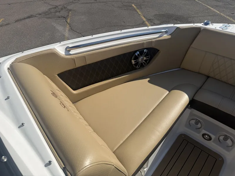 Slide: The Image of Sea Ray 230 SLX 2020 - 54