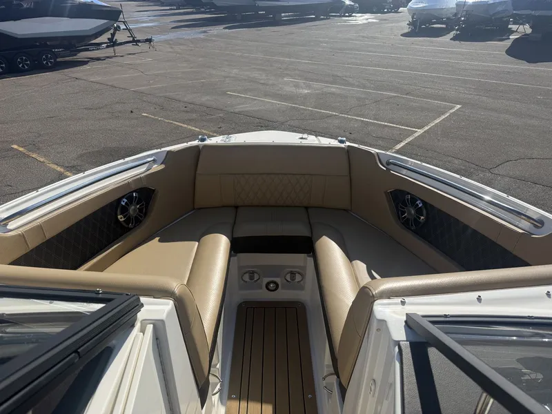 Slide: The Image of Sea Ray 230 SLX 2020 - 56