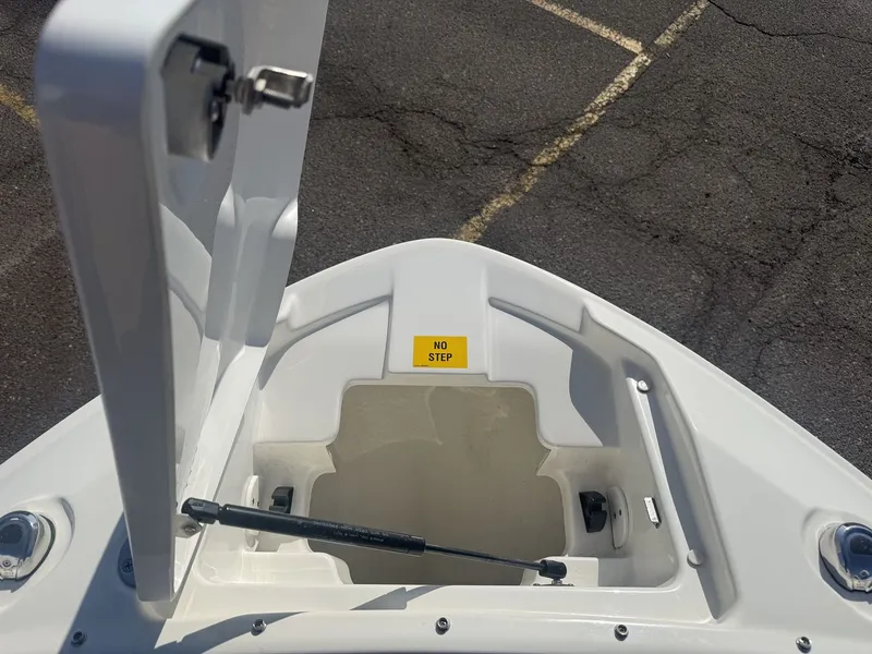 Slide: The Image of Sea Ray 230 SLX 2020 - 57