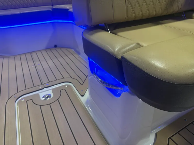 Slide: The Image of Sea Ray 230 SLX 2020 - 66