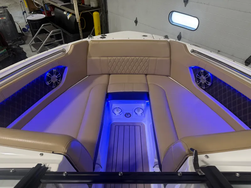 Slide: The Image of Sea Ray 230 SLX 2020 - 70