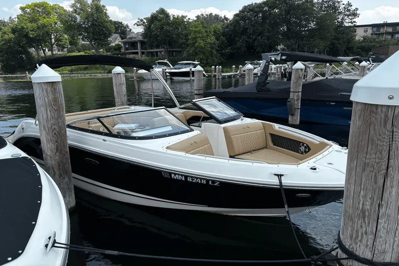 Slide: The Image of Sea Ray 230 SLX 2020 - 72