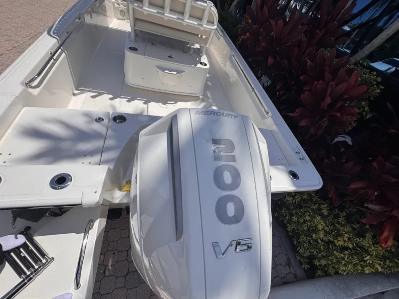 Slide: The Image of Boston Whaler 210 Montauk 2026 - 12