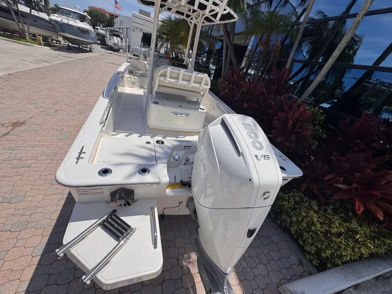 Slide: The Image of Boston Whaler 210 Montauk 2026 - 11